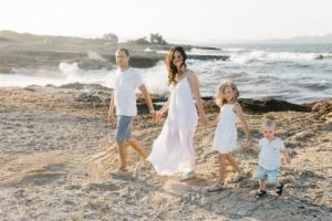 Familie beim Fotoshooting am Strand von Mallorca